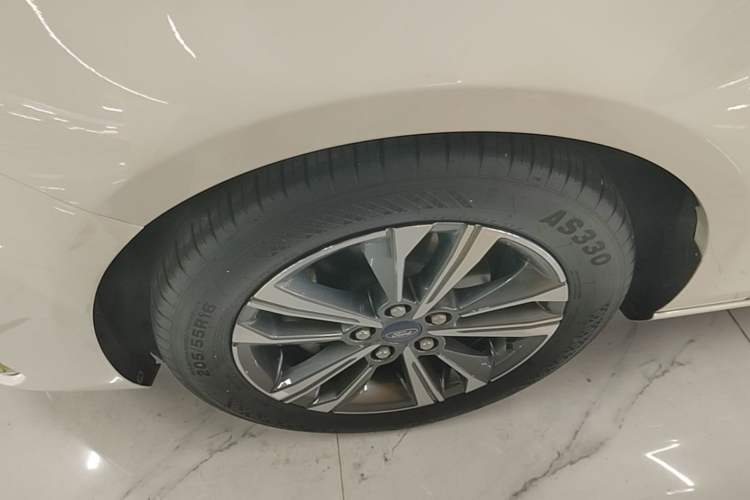 Used Ford Escort 2021 1.5L Automatic Diamond Edition Exterior 4