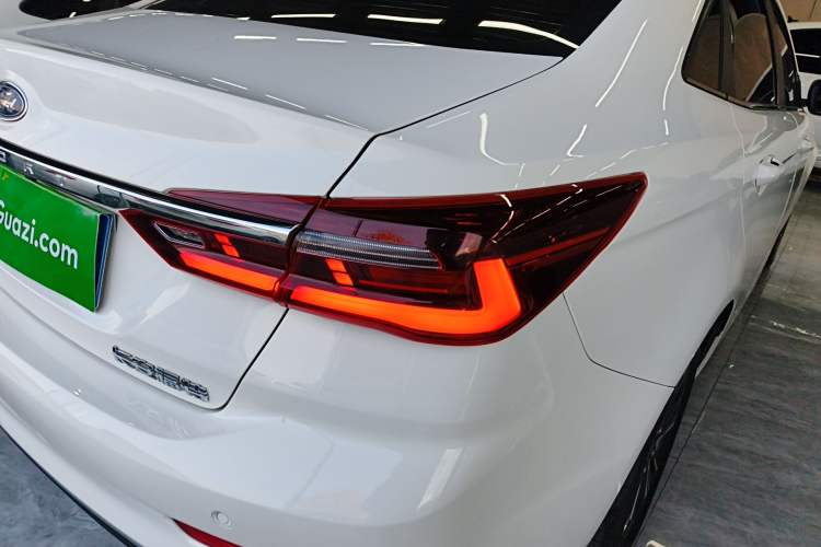 Used Ford Escort 2021 1.5L Automatic Diamond Edition Exterior 6