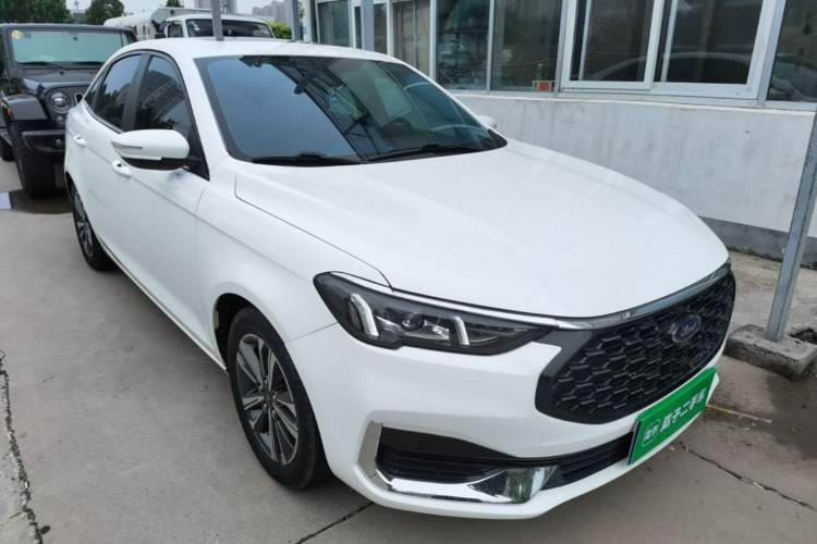 Used Ford Escort 2021 1.5L Automatic Diamond Edition Front Right 45 Deg