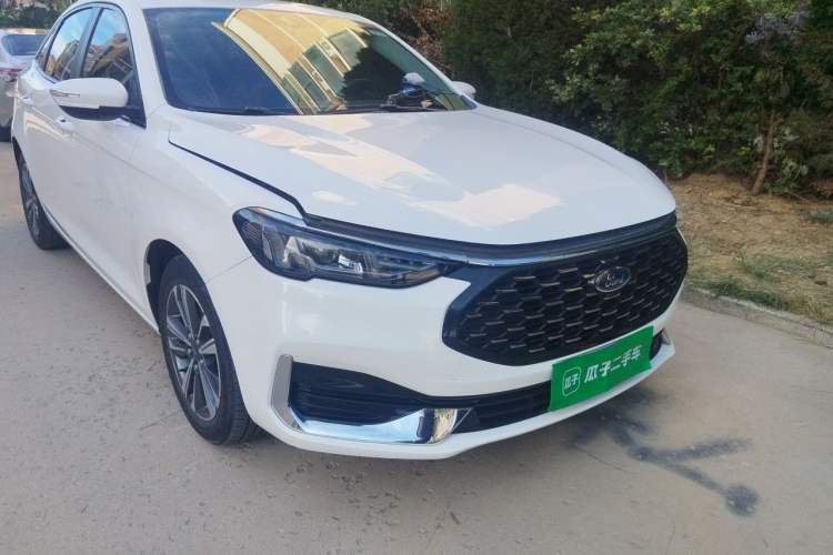 Used Ford Escort 2021 1.5L Automatic Diamond Edition Front Right 45 Deg