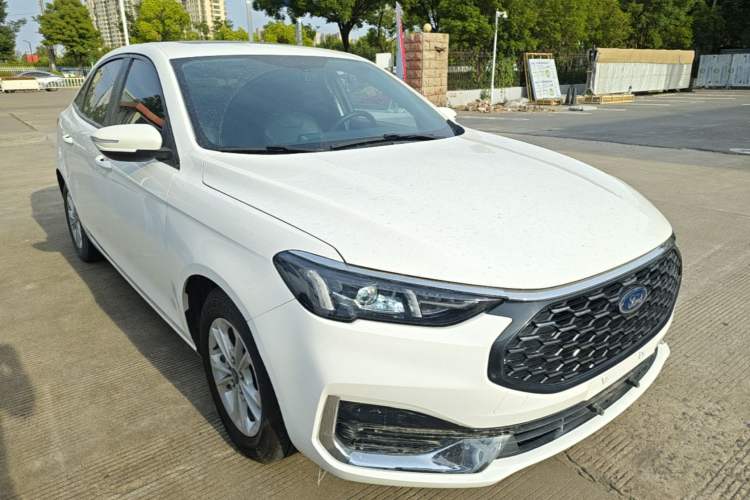 Used Ford Escort 2021 1.5L Automatic Platinum Edition Front Right 45 Deg