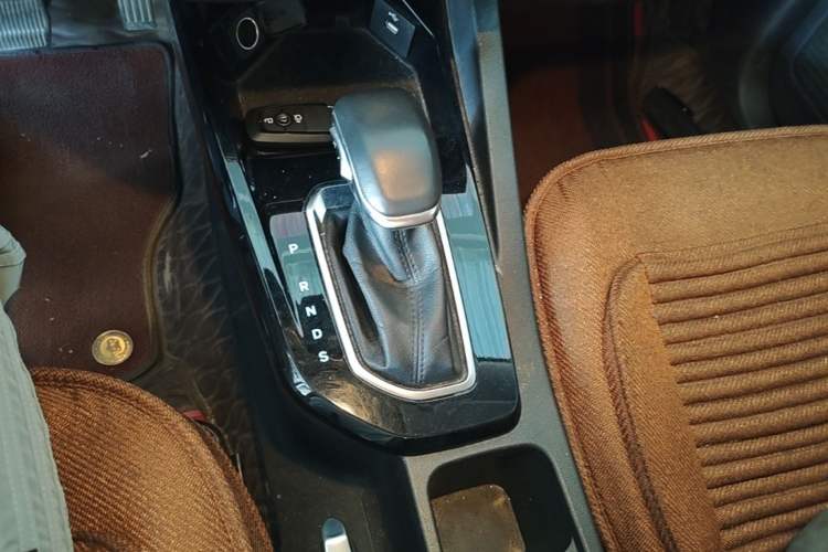 Used Ford Escort 2021 1.5L Automatic Diamond Edition Gear Lever