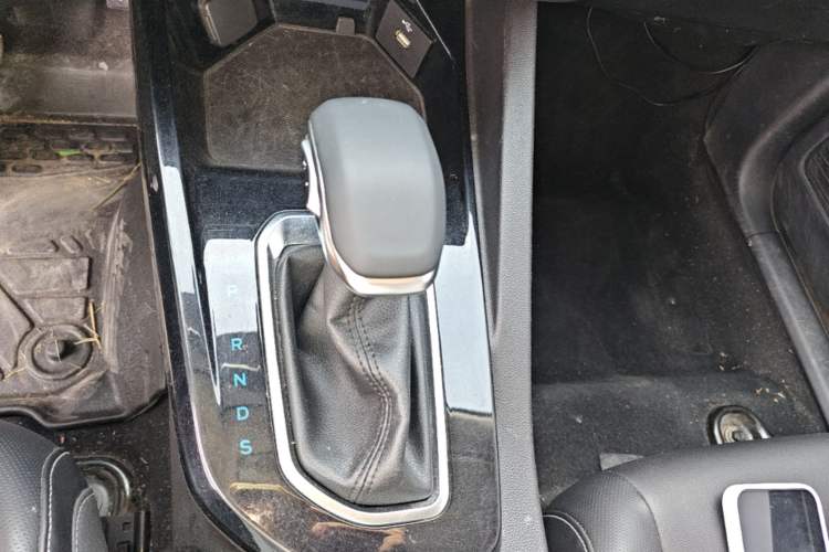 Used Ford Escort 2021 1.5L Automatic Platinum Edition Gear Lever