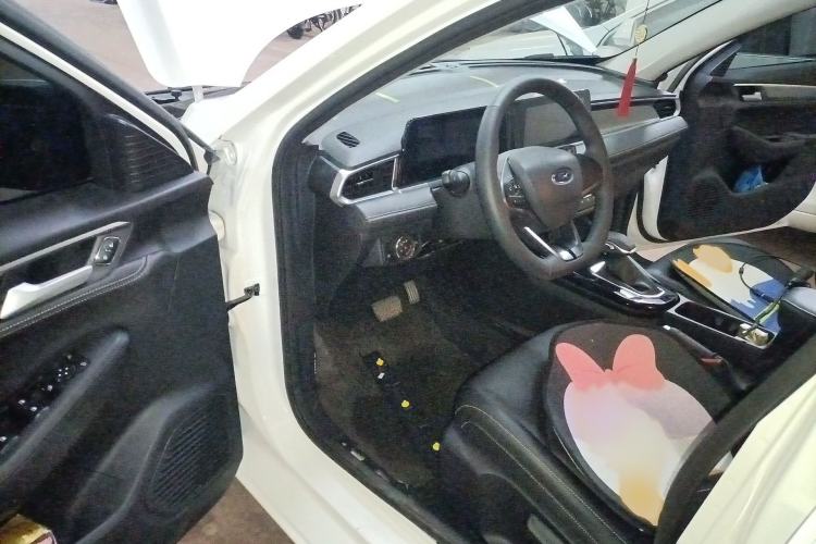 Used Ford Escort 2021 1.5L Automatic Platinum Edition Interior 3