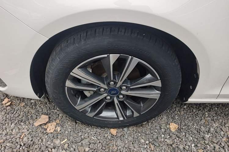 Used Ford Escort 2021 1.5L Automatic Diamond Edition Left Front Wheel Hub
