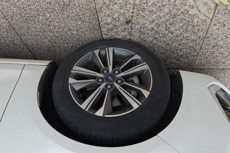 Used Ford Escort 2021 1.5L Automatic Diamond Edition Left Front Wheel Hub