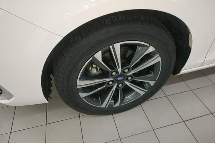 Used Ford Escort 2021 1.5L Automatic Diamond Edition Left Front Wheel Hub