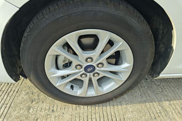 Used Ford Escort 2021 1.5L Automatic Platinum Edition Left Front Wheel Hub