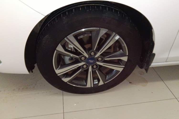 Used Ford Escort 2021 1.5L Automatic Diamond Edition Left Front Wheel Hub