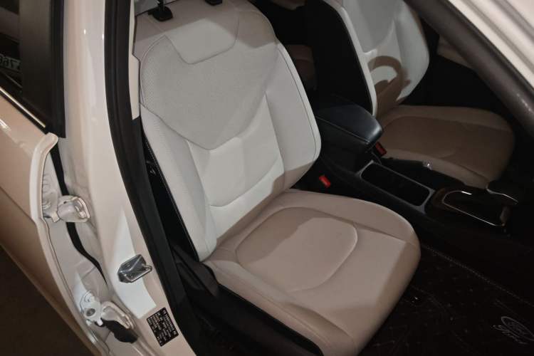 Used Ford Escort 2021 1.5L Automatic Diamond Edition Right Front Seat