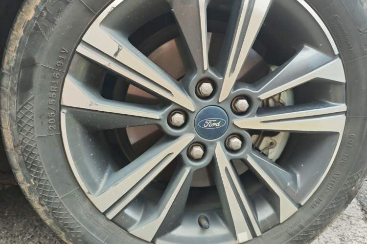 Used Ford Escort 2021 1.5L Automatic Diamond Edition Right Front Wheel Hub