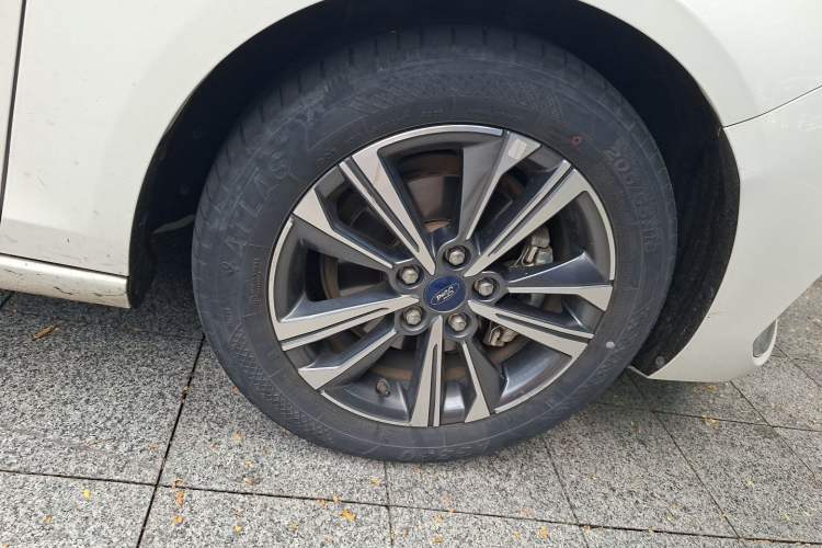 Used Ford Escort 2021 1.5L Automatic Diamond Edition Right Front Wheel Hub