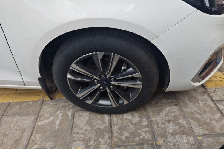 Used Ford Escort 2021 1.5L Automatic Diamond Edition Right Front Wheel Hub