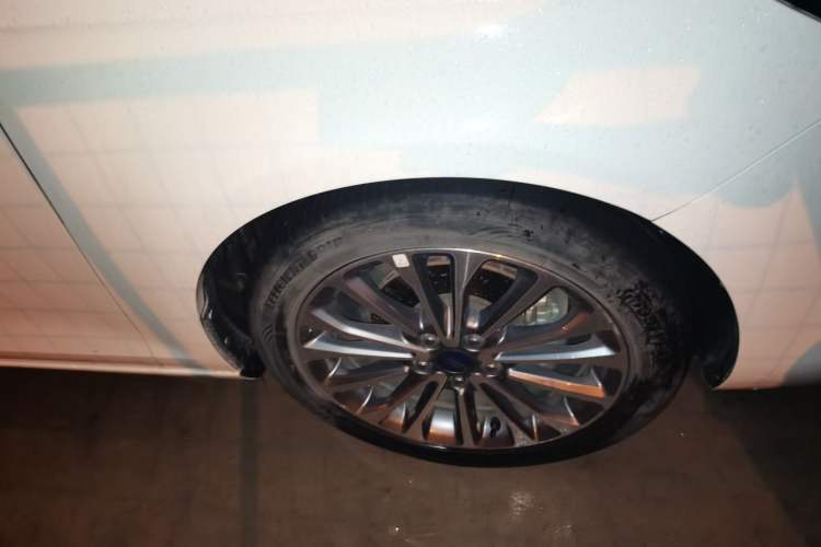 Used Ford Escort 2021 1.5L Automatic Glory Edition Right Front Wheel Hub
