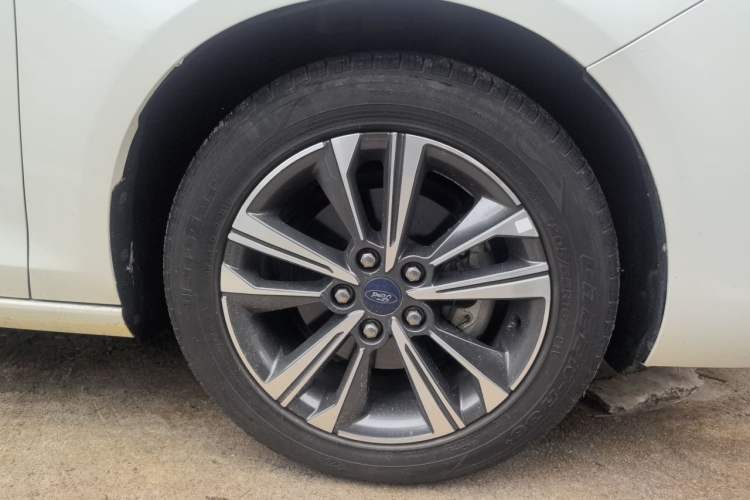 Used Ford Escort 2021 1.5L Automatic Diamond Edition Right Front Wheel Hub