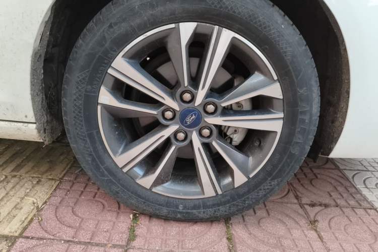 Used Ford Escort 2021 1.5L Automatic Diamond Edition Right Front Wheel Hub