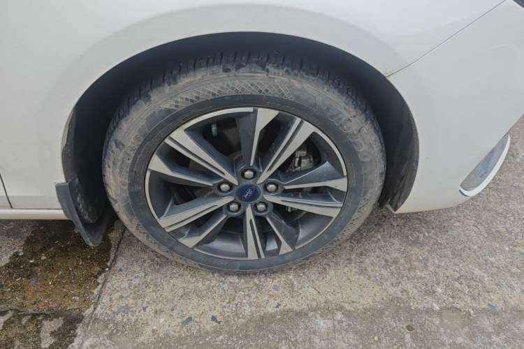 Used Ford Escort 2021 1.5L Automatic Diamond Edition Right Front Wheel Hub