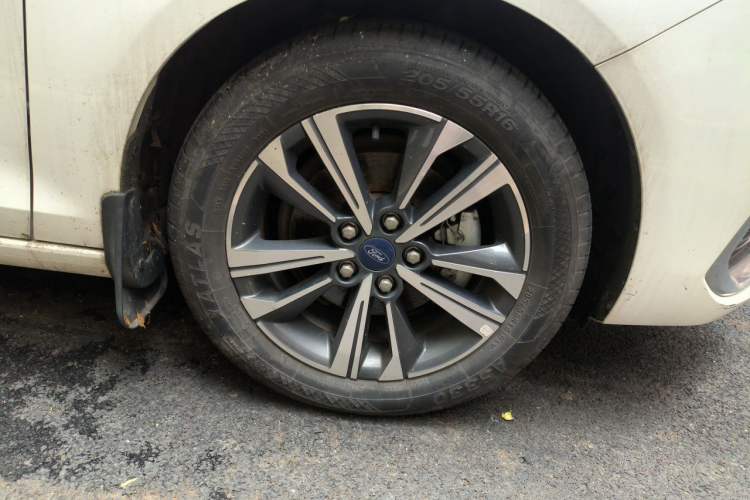 Used Ford Escort 2021 1.5L Automatic Diamond Edition Right Front Wheel Hub