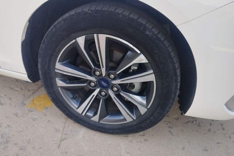 Used Ford Escort 2021 1.5L Automatic Diamond Edition Right Front Wheel Hub