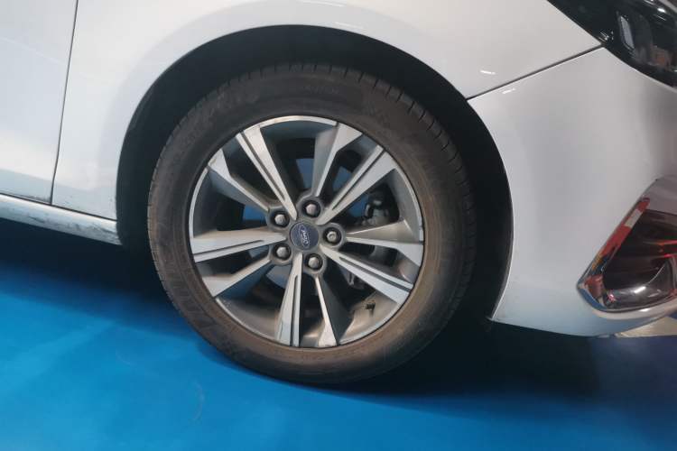 Used Ford Escort 2021 1.5L Automatic Diamond Edition Right Front Wheel Hub