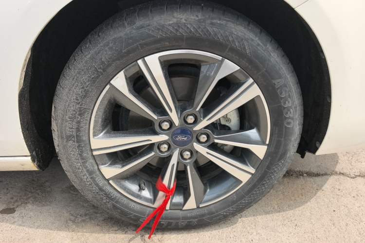 Used Ford Escort 2021 1.5L Automatic Diamond Edition Right Front Wheel Hub
