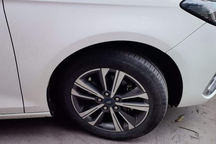 Used Ford Escort 2021 1.5L Automatic Diamond Edition Right Front Wheel Hub