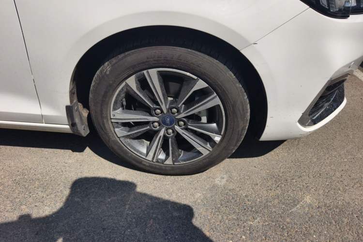 Used Ford Escort 2021 1.5L Automatic Diamond Edition Right Front Wheel Hub