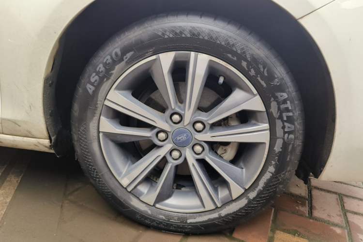 Used Ford Escort 2021 1.5L Automatic Diamond Edition Right Front Wheel Hub