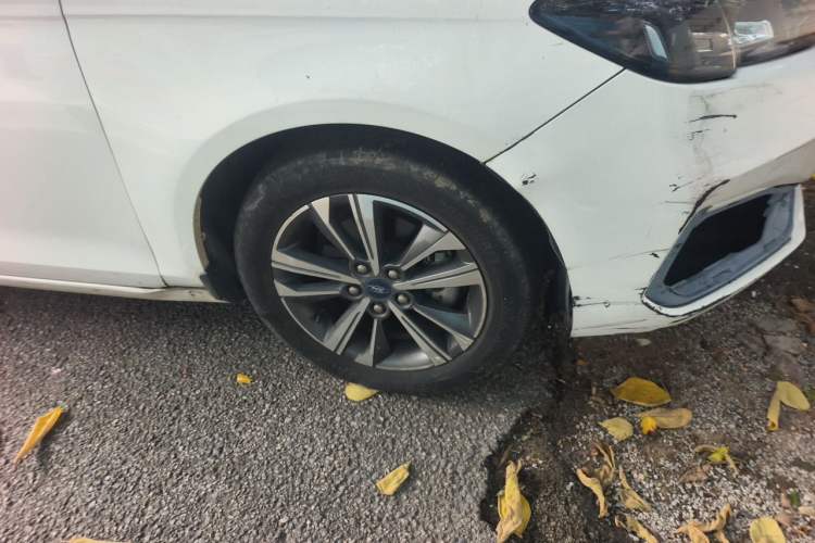 Used Ford Escort 2021 1.5L Automatic Platinum Edition Right Front Wheel Hub