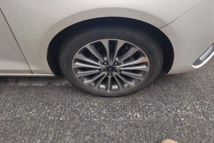 Used Ford Escort 2021 1.5L Automatic Diamond Edition Right Front Wheel Hub