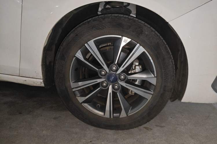 Used Ford Escort 2021 1.5L Automatic Diamond Edition Right Front Wheel Hub