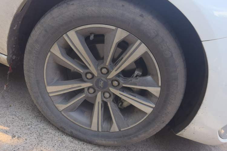 Used Ford Escort 2021 1.5L Automatic Diamond Edition Right Front Wheel Hub