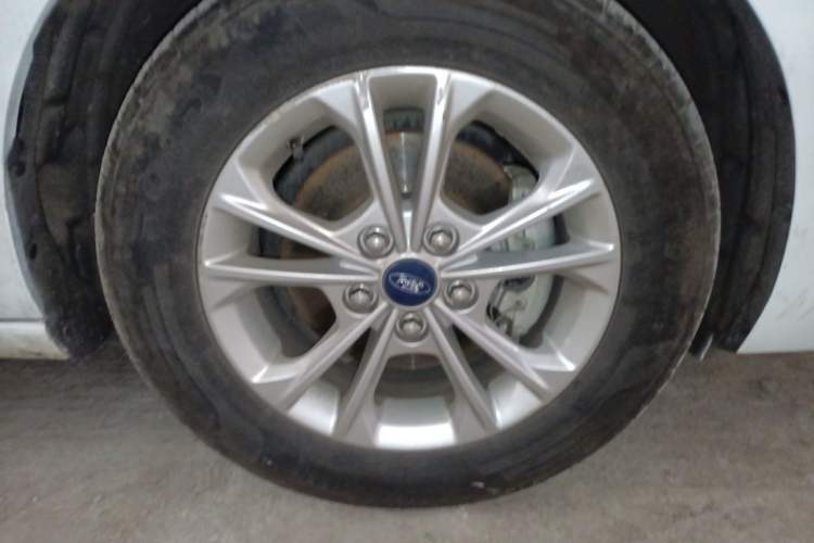 Used Ford Escort 2021 1.5L Automatic Platinum Edition Right Front Wheel Hub