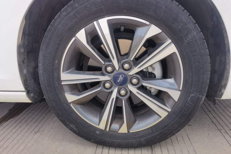 Used Ford Escort 2021 1.5L Automatic Diamond Edition Right Front Wheel Hub