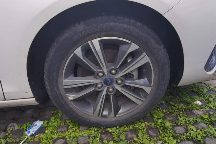 Used Ford Escort 2021 1.5L Automatic Diamond Edition Right Front Wheel Hub