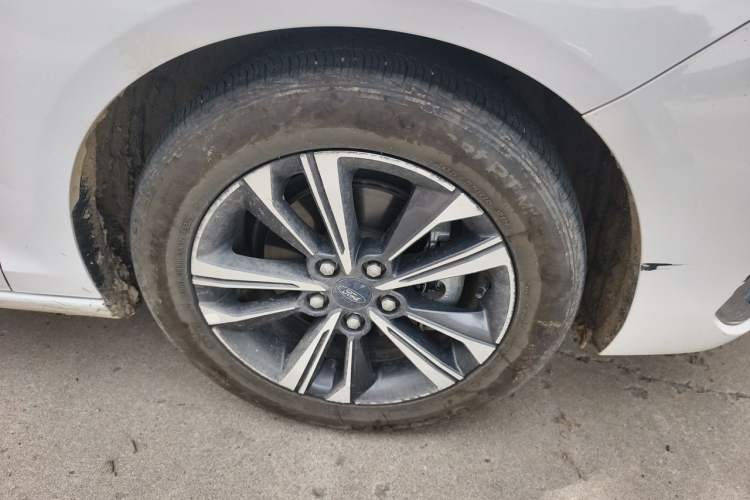 Used Ford Escort 2021 1.5L Automatic Diamond Edition Right Front Wheel Hub