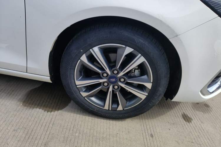 Used Ford Escort 2021 1.5L Automatic Diamond Edition Right Front Wheel Hub