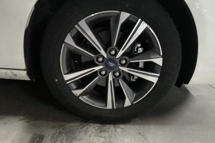 Used Ford Escort 2021 1.5L Automatic Diamond Edition Right Front Wheel Hub