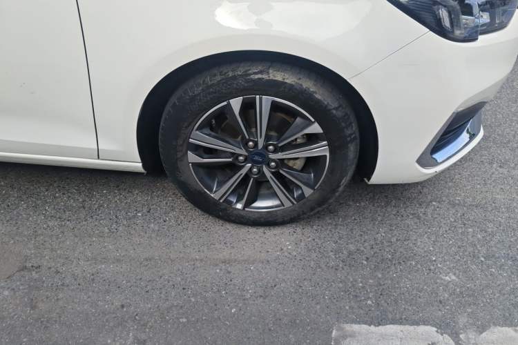Used Ford Escort 2021 1.5L Automatic Diamond Edition Right Front Wheel Hub