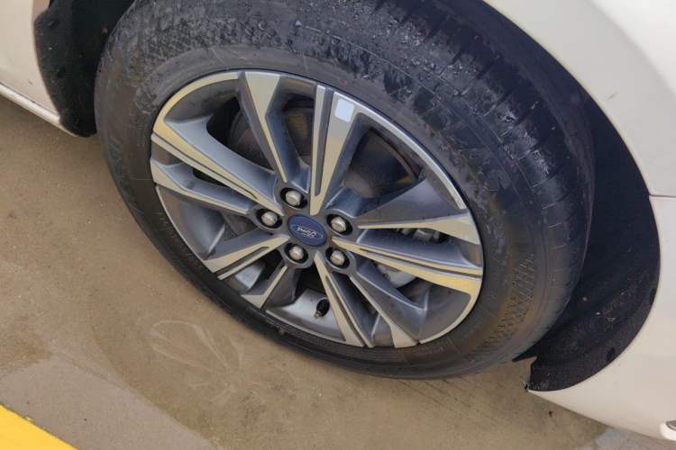 Used Ford Escort 2021 1.5L Automatic Diamond Edition Right Front Wheel Hub