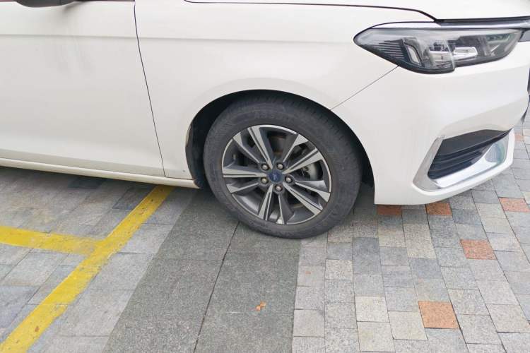 Used Ford Escort 2021 1.5L Automatic Diamond Edition Right Front Wheel Hub