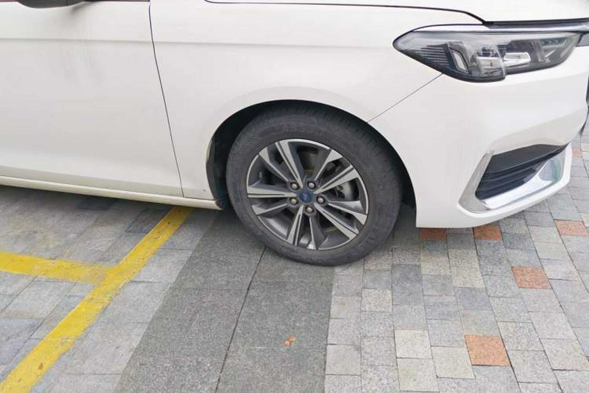 Used Ford Escort 2021 1.5L Automatic Diamond Edition Right Front Wheel Hub