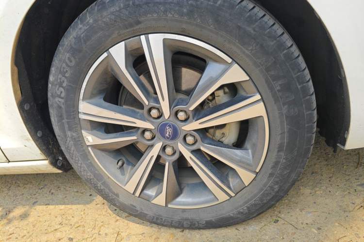 Used Ford Escort 2021 1.5L Automatic Diamond Edition Right Front Wheel Hub