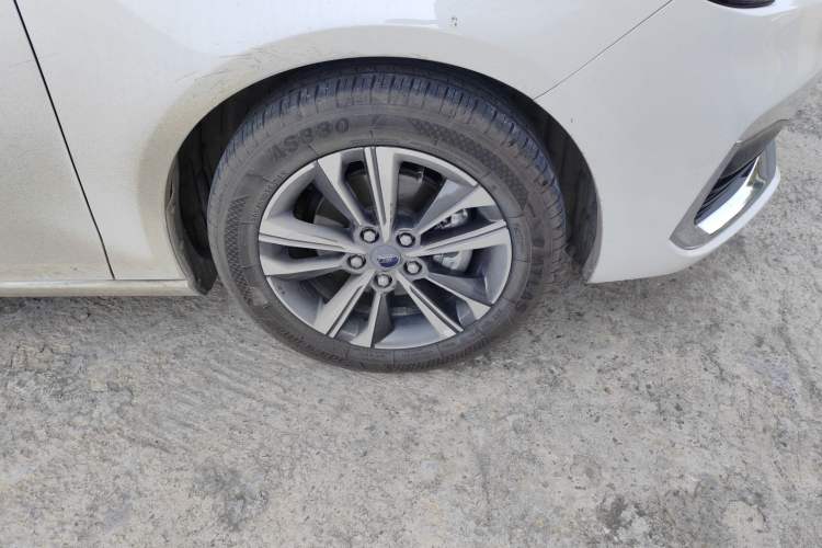 Used Ford Escort 2021 1.5L Automatic Diamond Edition Right Front Wheel Hub