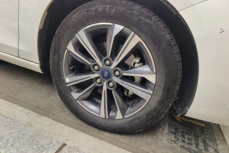 Used Ford Escort 2021 1.5L Automatic Diamond Edition Right Front Wheel Hub