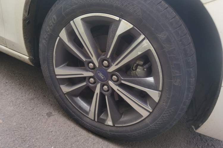 Used Ford Escort 2021 1.5L Automatic Diamond Edition Right Front Wheel Hub