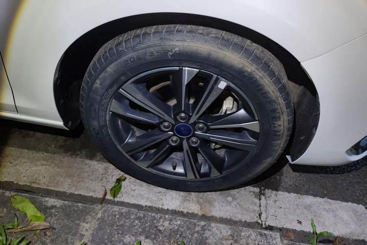 Used Ford Escort 2021 1.5L Automatic Diamond Edition Right Front Wheel Hub