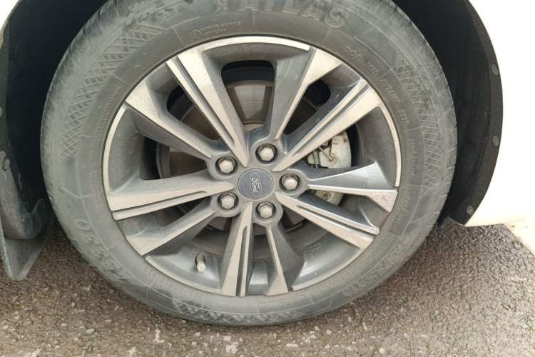 Used Ford Escort 2021 1.5L Automatic Diamond Edition Right Front Wheel Hub