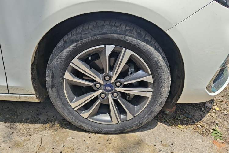 Used Ford Escort 2021 1.5L Automatic Diamond Edition Right Front Wheel Hub