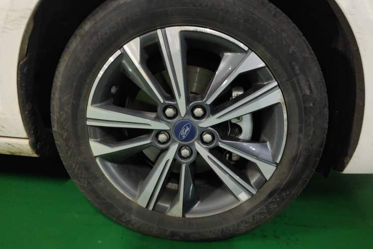 Used Ford Escort 2021 1.5L Automatic Diamond Edition Right Front Wheel Hub